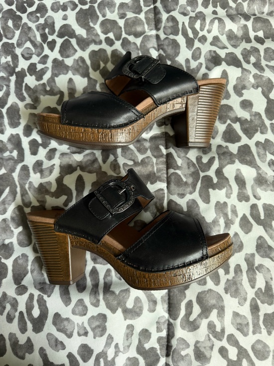 Dansko Shoes - NWOB Dansko strappy Sandal sz 9